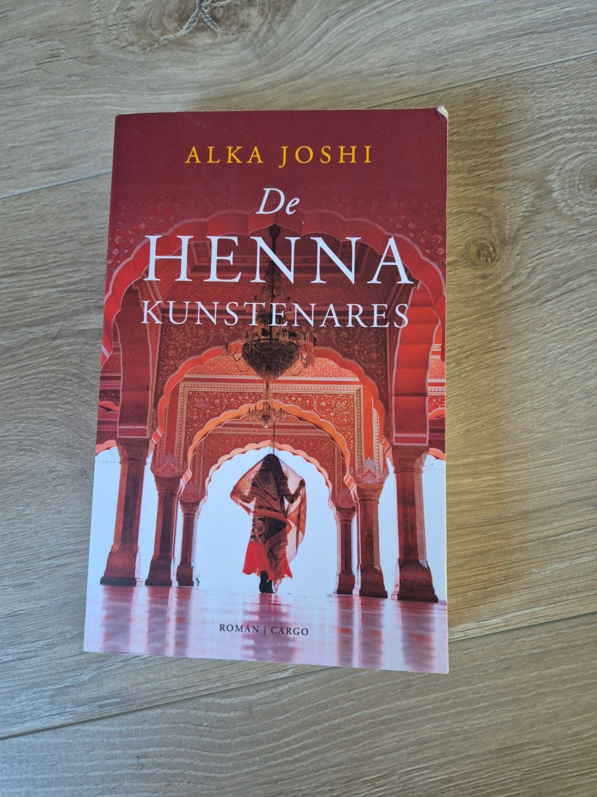 Alka Joshi - De henna-kunstenares, Ophalen of Verzenden, Zo goed als nieuw, Alka Joshi