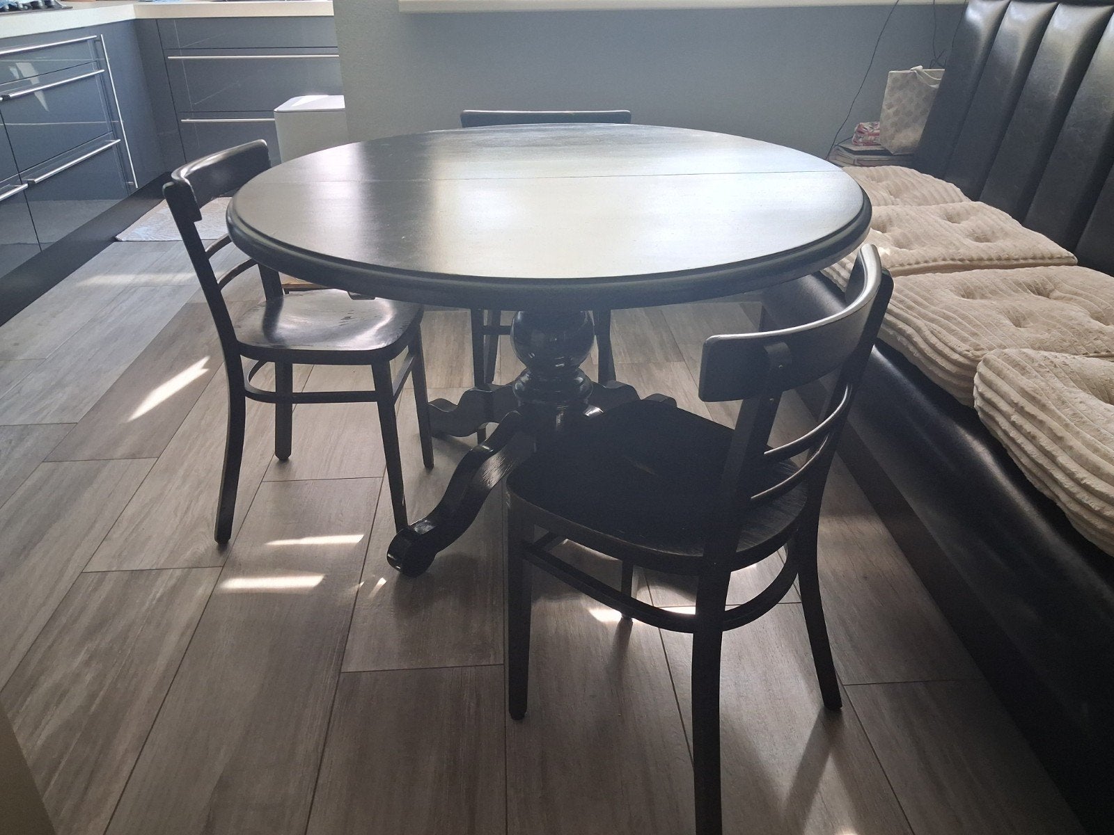 Eetkamerset: Tafel, 4 Stoelen en Eetbank, Ophalen