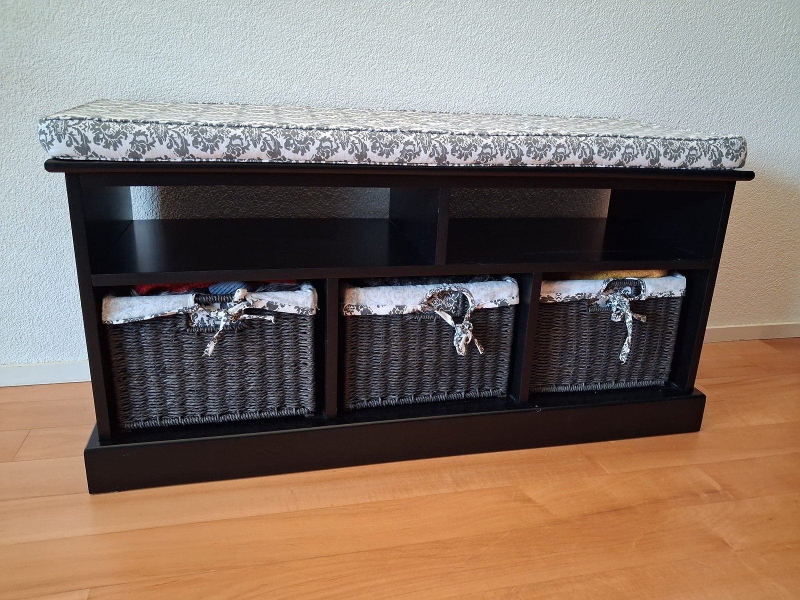 Zwart bankje met opbergruimte en kussentje, Ophalen, Gebruikt, Zwart, Hout
