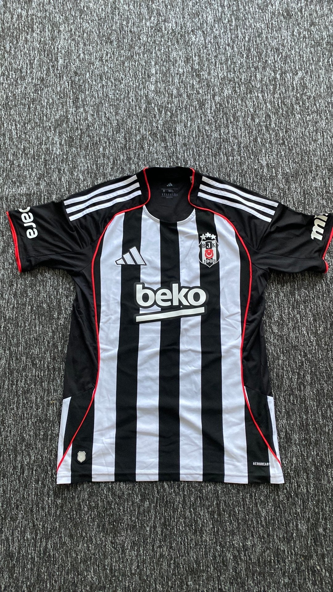 Besiktas, Ophalen, Zo goed als nieuw, Shirt