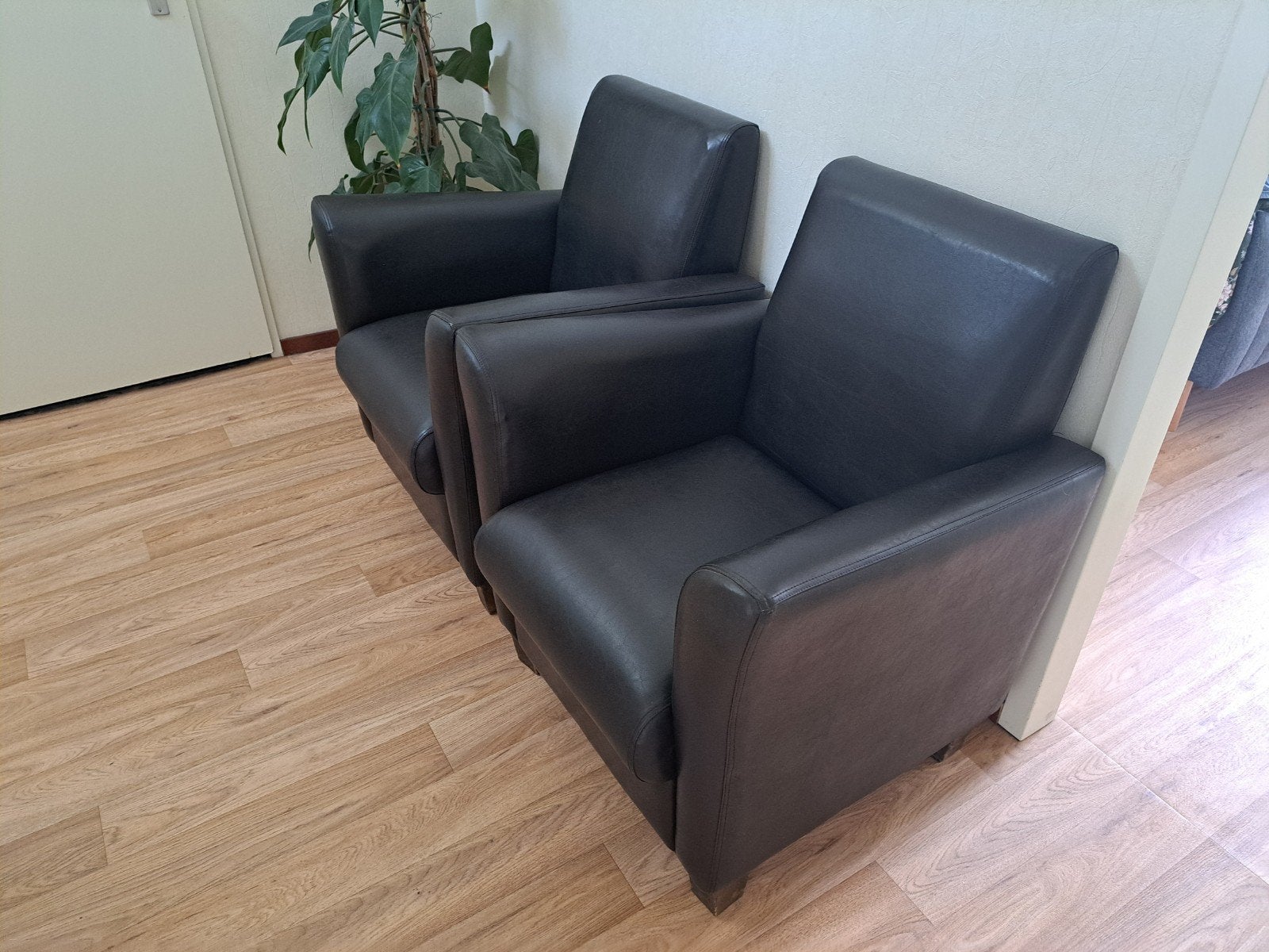 Twee comfortabele donker bruin fauteuils, Ophalen, Overige materialen, Gebruikt, Klassiek