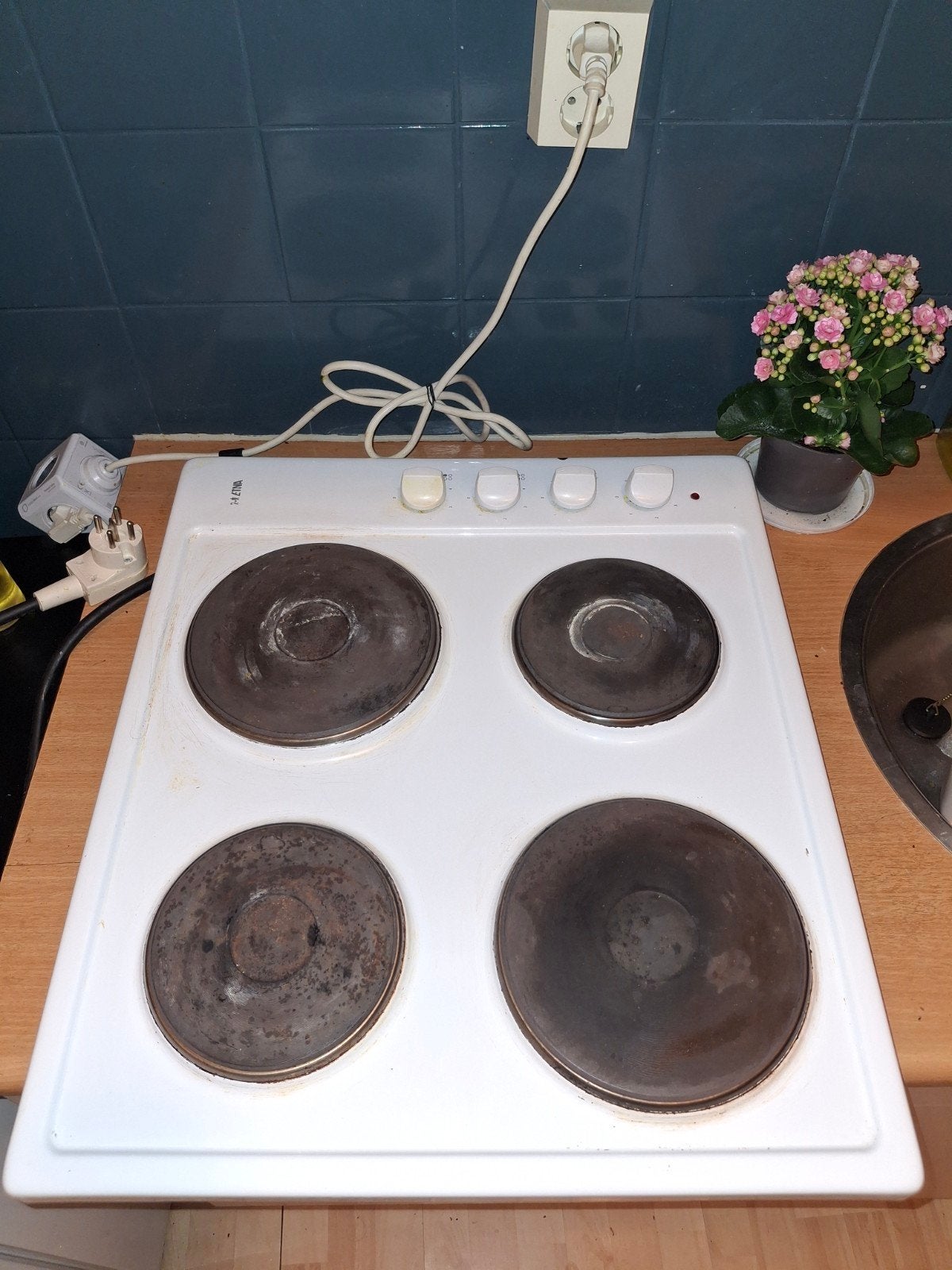 Etna Elektrische Kookplaat - 2 van 4 platen werken goed, Gebruikt, Vrijstaand, Elektrisch, 4 kookzones