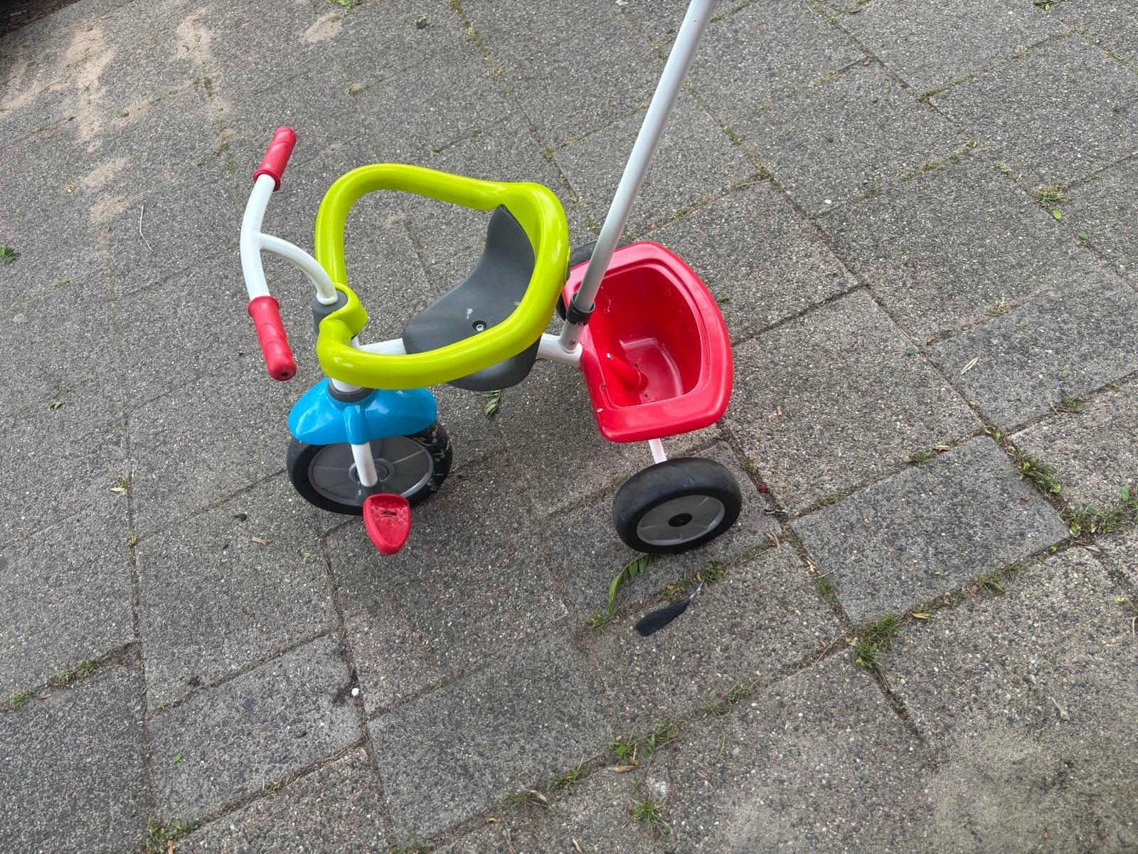 Smoby driewieler met duwstang, Fietsen en Brommers, Fietsen | Driewielers, Ophalen, Gebruikt, Velgrem, Duwstang