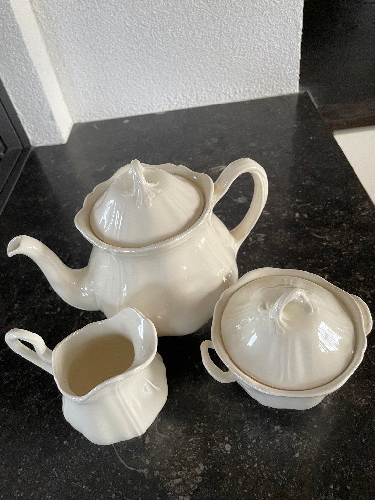 Wedgewood Queens Plain Theepot en roomstelletje, Huis en Inrichting, Keuken | Servies, Overige typen, Nieuw, Ophalen of Verzenden