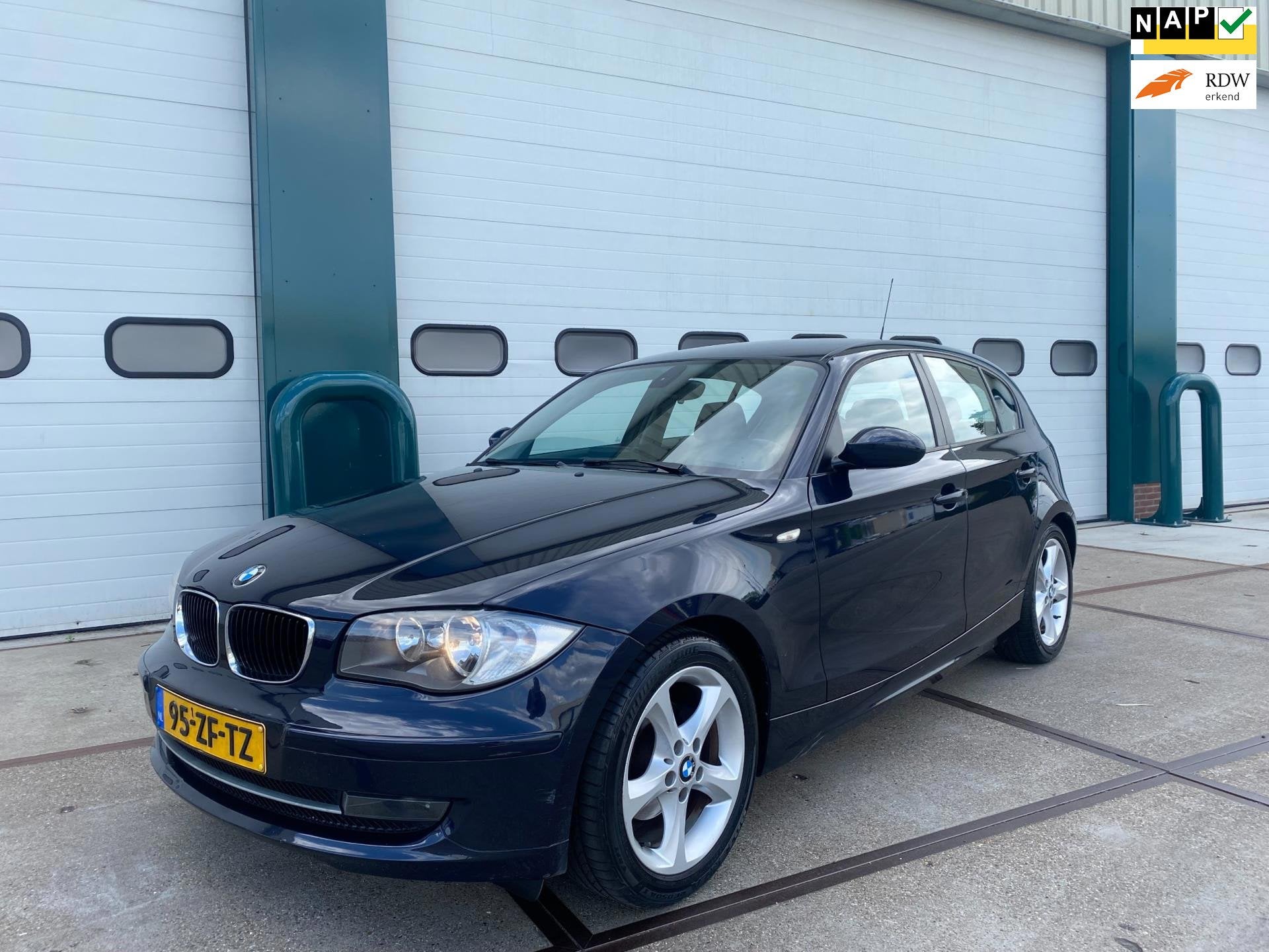 BMW 1-serie 116i Business Line Nwe Apk, Auto's, Gebruikt, 122 pk, Origineel Nederlands, 650 kg