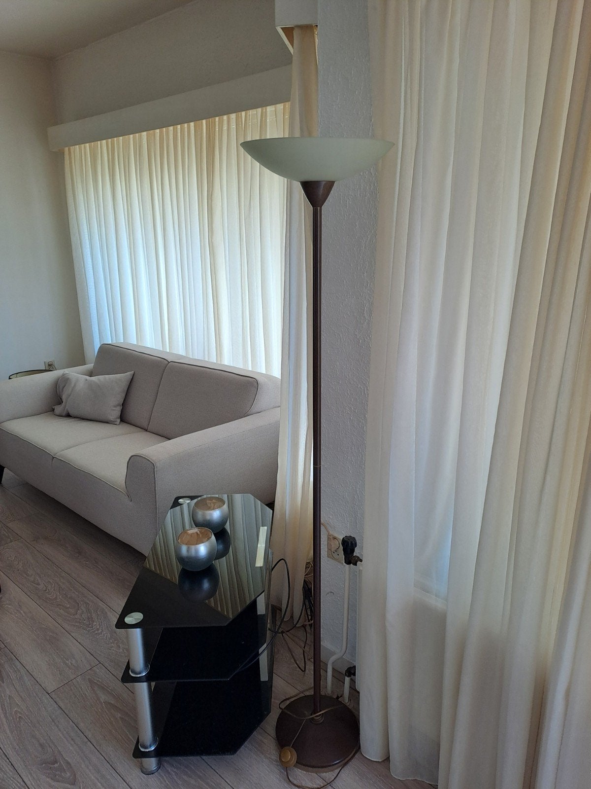 Stijlvolle staande lamp met glazen kap, Huis en Inrichting, Ophalen, Gebruikt, Klassiek, E27 (groot)