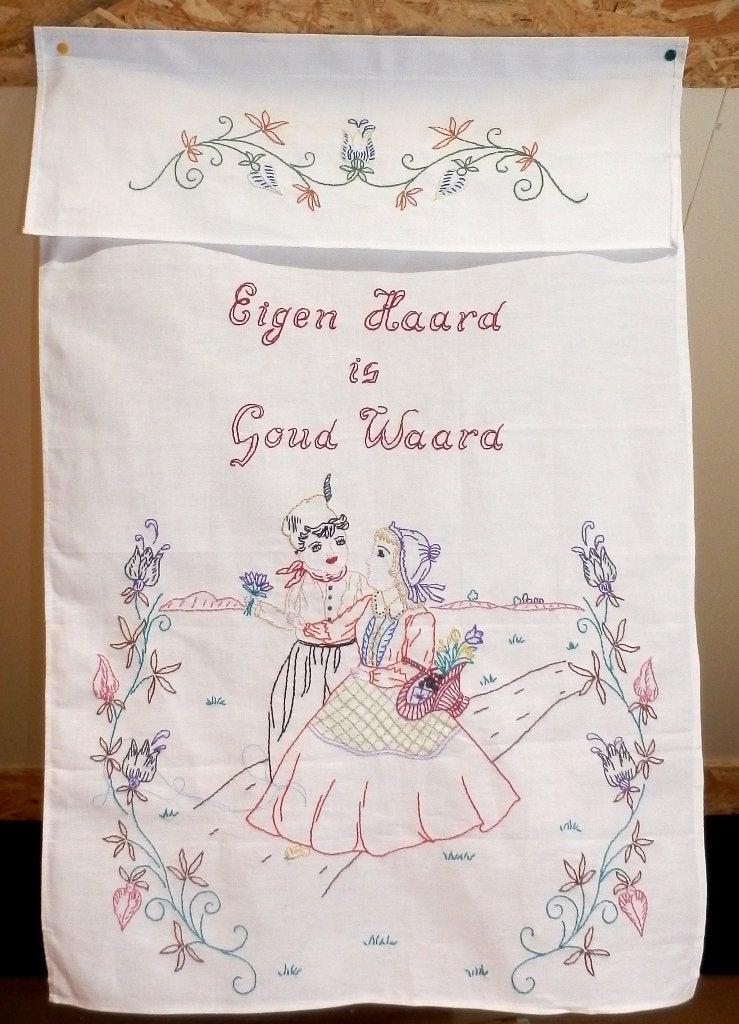 Geborduurde vintage overhanddoek eigen haard is goud waard, Ophalen of Verzenden, Huis en Inrichting