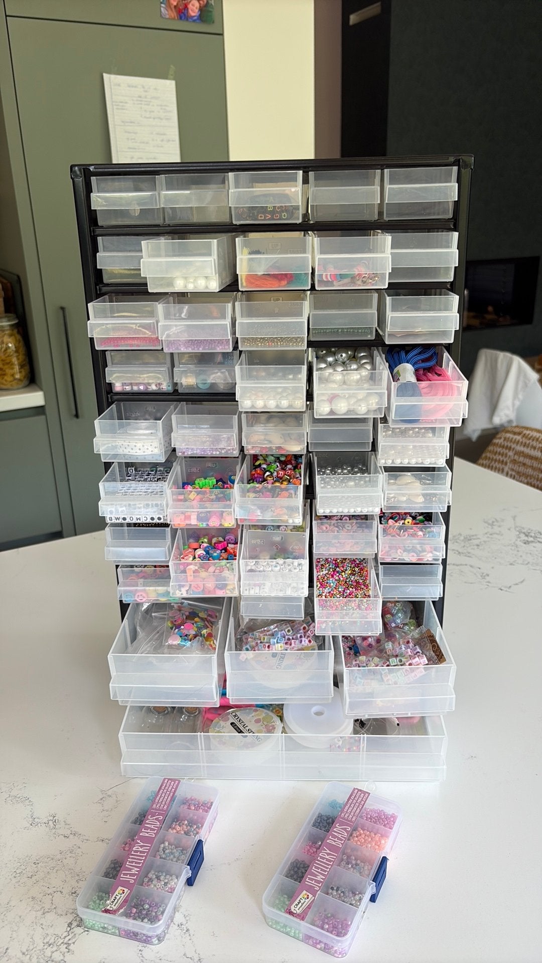 Grote kralen- en sieradenorganizer met inhoud, Hobby en Vrije tijd, Kralen en Sieraden maken, Ophalen, Gebruikt, Overige typen