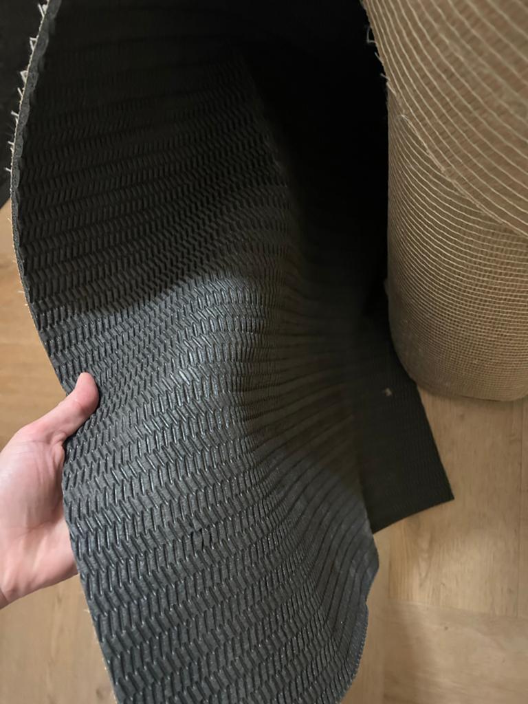 Royale 550 rubber ondertapijt 5,5mm + vloerlijm, Huis en Inrichting, Stoffering | Vloerbedekking, Ophalen, Zwart, Overige typen