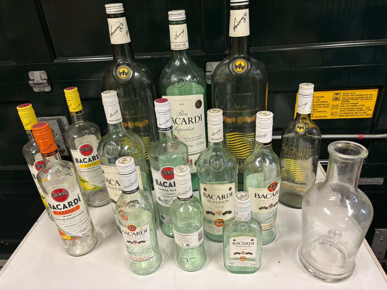 Leuke verzameling lege flessen Bacardi, Ophalen, Gebruikt, Overige gebieden, Overige typen