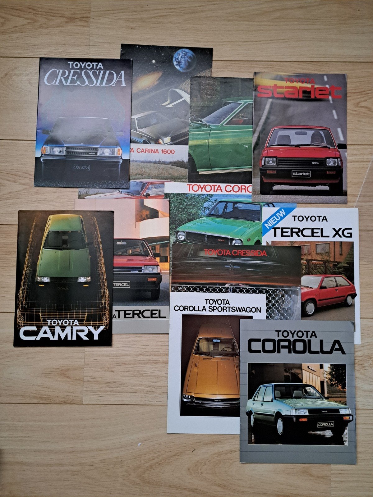 Toyota folders, 12x jaren '80, corolla, starlet, celica etc, Ophalen of Verzenden, Zo goed als nieuw, Toyota