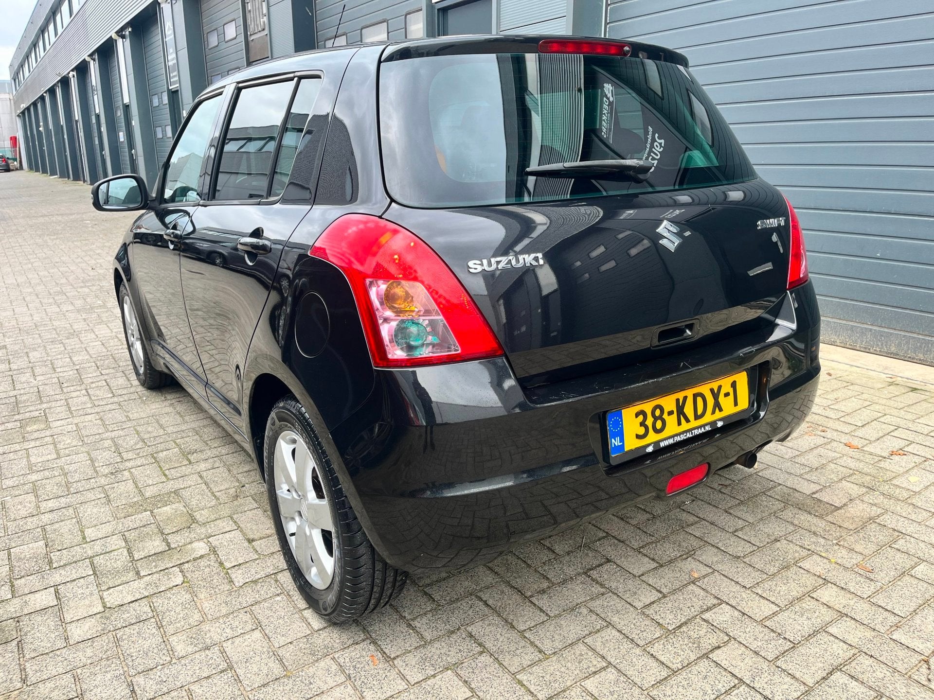 Suzuki Swift 1.3 Limited - lage km stand - 1e eigenaar, Auto's, Voorwielaandrijving, Zwart, 400 kg, Alcantara