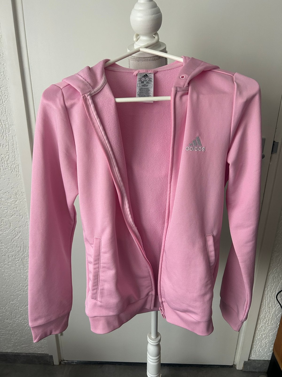 Roze Adidas vest met capuchon - Maat M, Maat 38/40 (M), Overige typen, Ophalen of Verzenden, Zo goed als nieuw