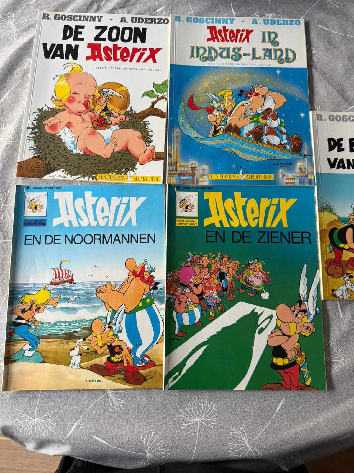 Asterix stripboeken 5 stuks, Meerdere stripboeken, Ophalen of Verzenden, Zo goed als nieuw