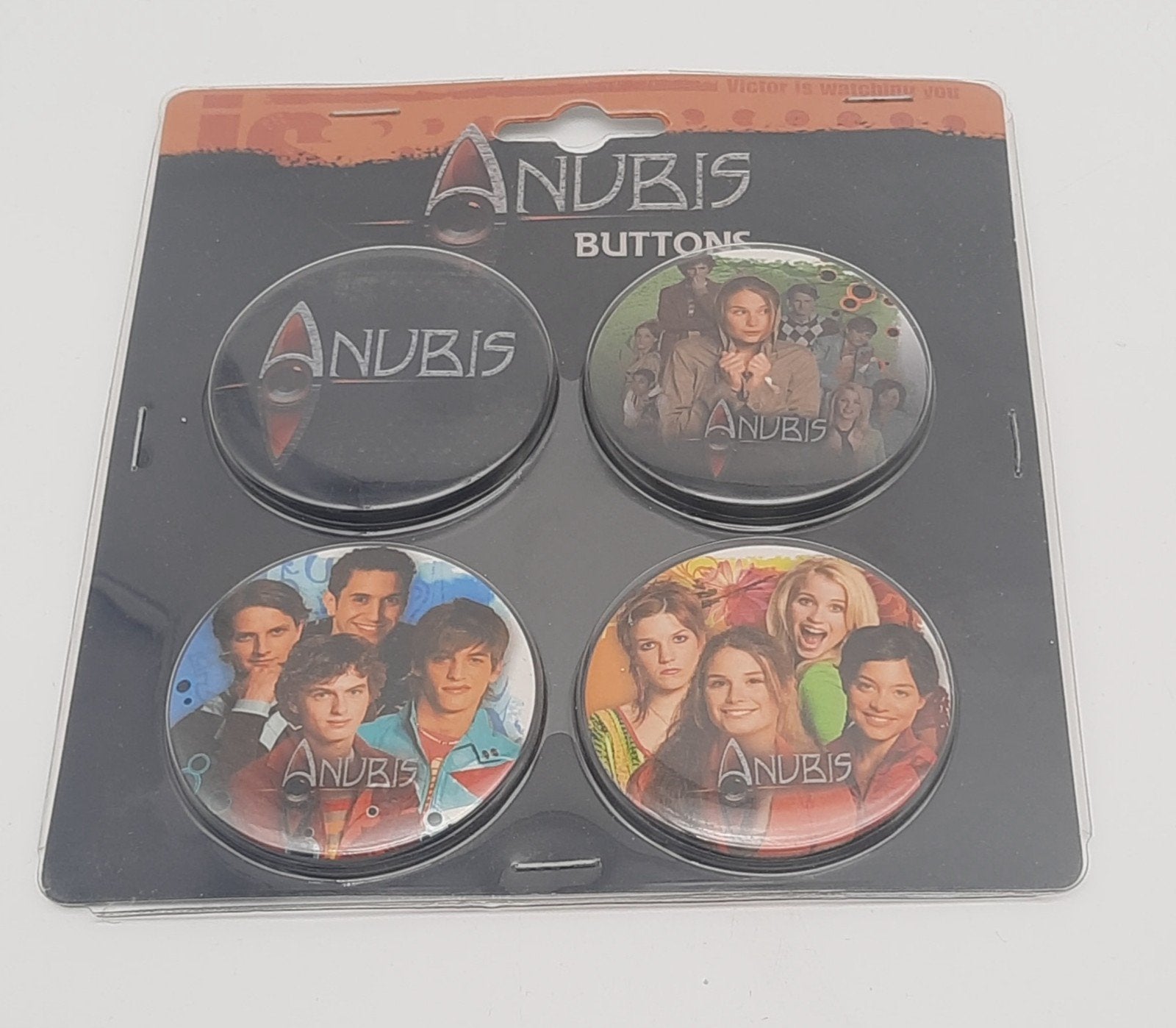 Het Huis Anubis Studio 100 4 grote buttons NIEUW!, Ophalen of Verzenden, Nieuw, Overige onderwerpen, Button