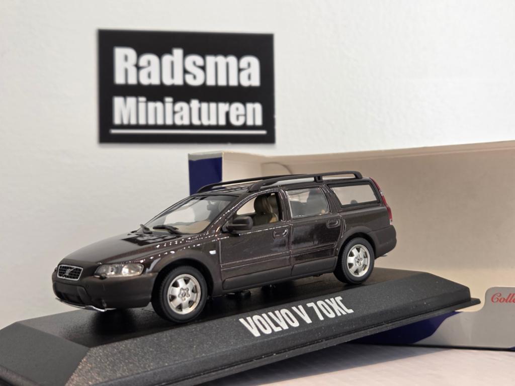 Volvo XC70 V70 cross Country - darkbrown - 1:43 Minichamps, Hobby en Vrije tijd, Auto, Ophalen of Verzenden, Zo goed als nieuw