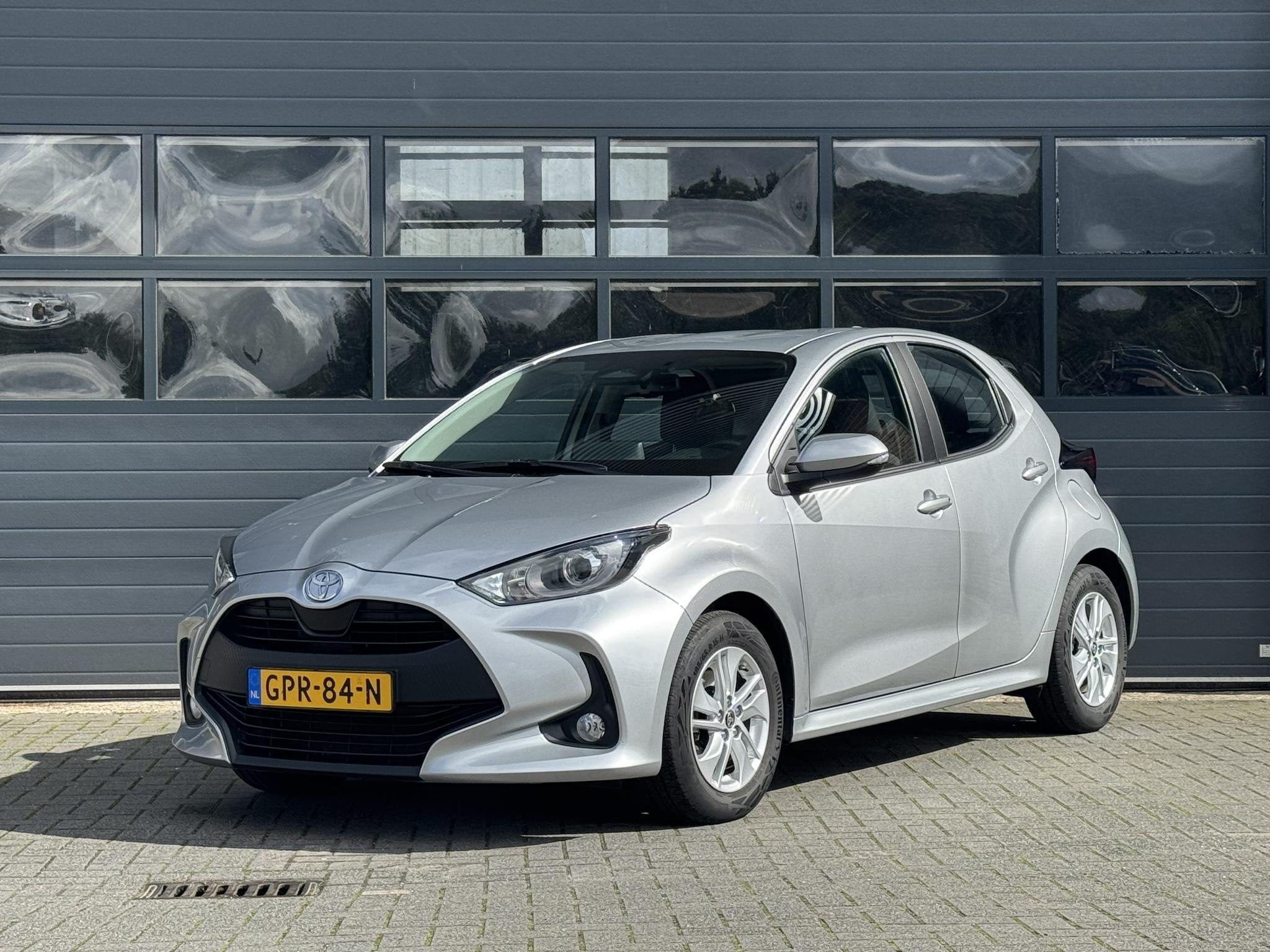 TOYOTA YARIS 1.5 HYBRID 115 ACTIVE I AUTOMAAT I APPLE CARPLA, Auto's, Gebruikt, Met garantie (alle), Bedrijf, Hybride Elektrisch/Benzine