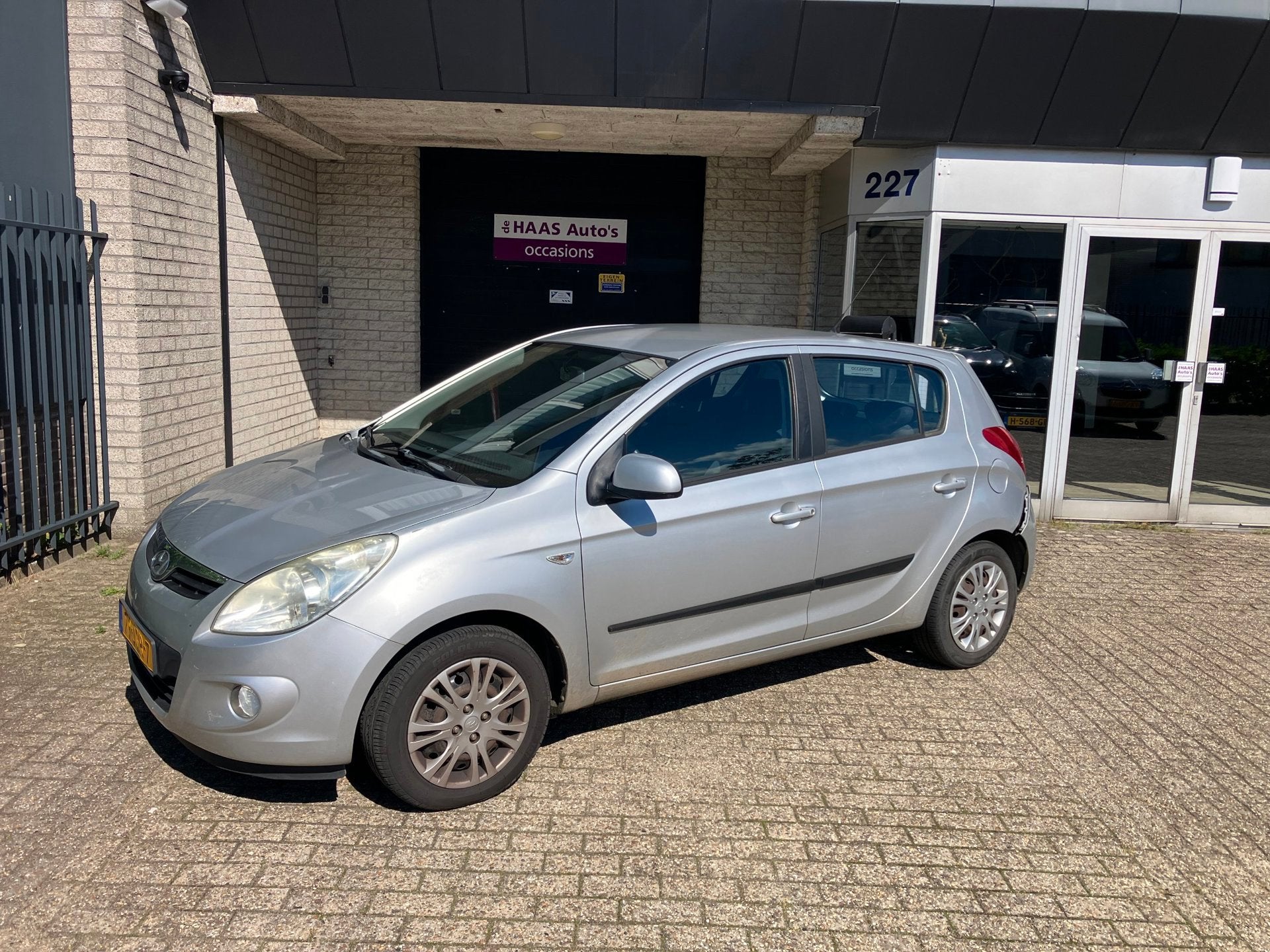 Hyundai I20 1.2i DynamicVersion / AIRCO / 5 DEURS / APK MEI, Gebruikt, Zwart, 4 cilinders, Origineel Nederlands