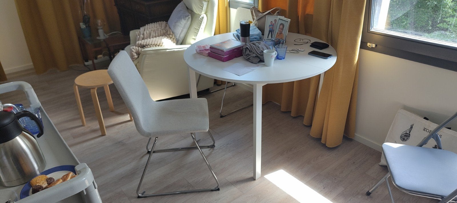 Ikea tafel met twee stoelen, Huis en Inrichting, Gebruikt, 50 tot 100 cm, Rond, Tot twee personen
