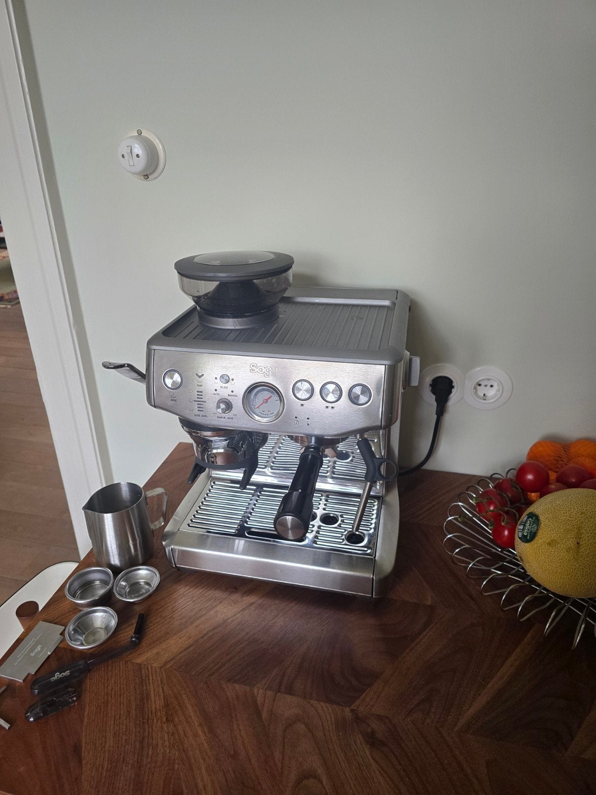 Sage Barista Express Impress Espressomachine met bonenmaler, Witgoed en Apparatuur, Koffiezetapparaten, Gebruikt, Koffiebonen