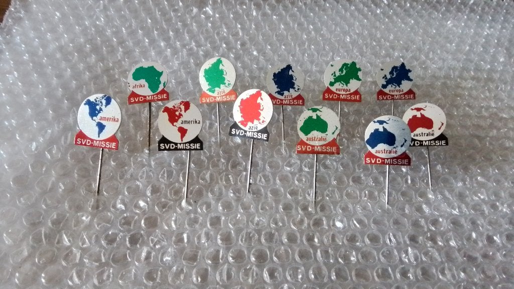 11 verschillende speldjes MISSIE S.v.d., Verzamelen, Speldjes, Pins en Buttons, Ophalen of Verzenden, Zo goed als nieuw, Overige onderwerpen
