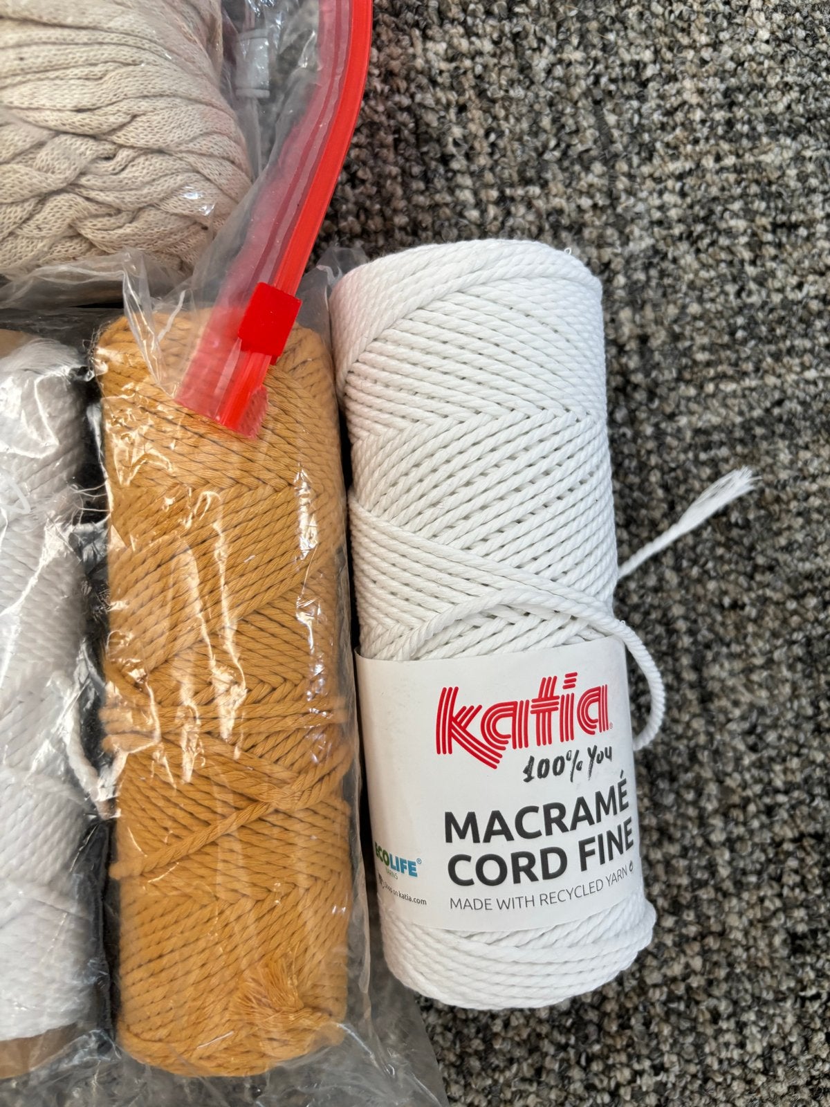 Diverse macramé Katia: nieuw wit, oker, beige en wit, Textiel, Nieuw, Ophalen of Verzenden, Overige merken