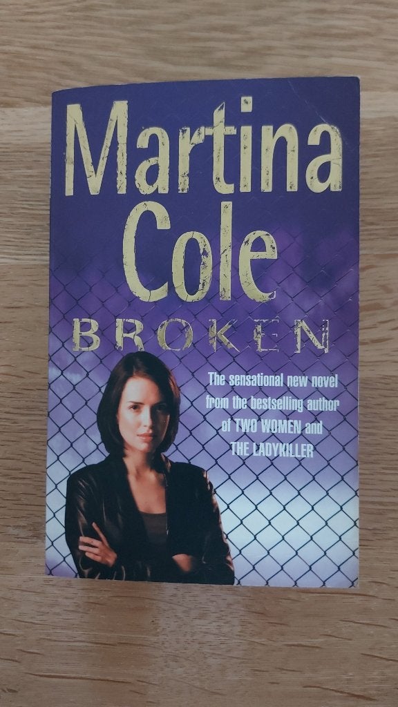 Broken van Martina Cole (2 boeken ineen). Sensational Novel, Boeken, Gelezen, Martina Cole, Ophalen of Verzenden, Fictie