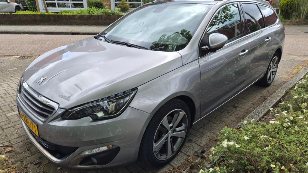 Peugeot 308 SW Première 130pk Dealeronderhouden en nwe apk, Voorwielaandrijving, 1250 kg, Zwart, 1199 cc
