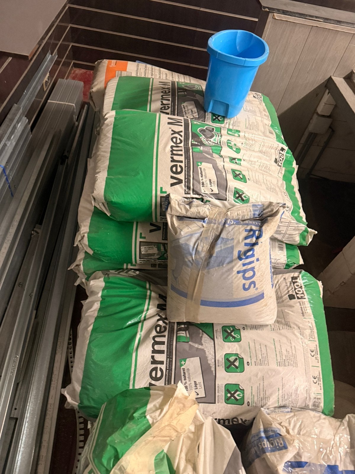 Vermiculite te koop, Ophalen