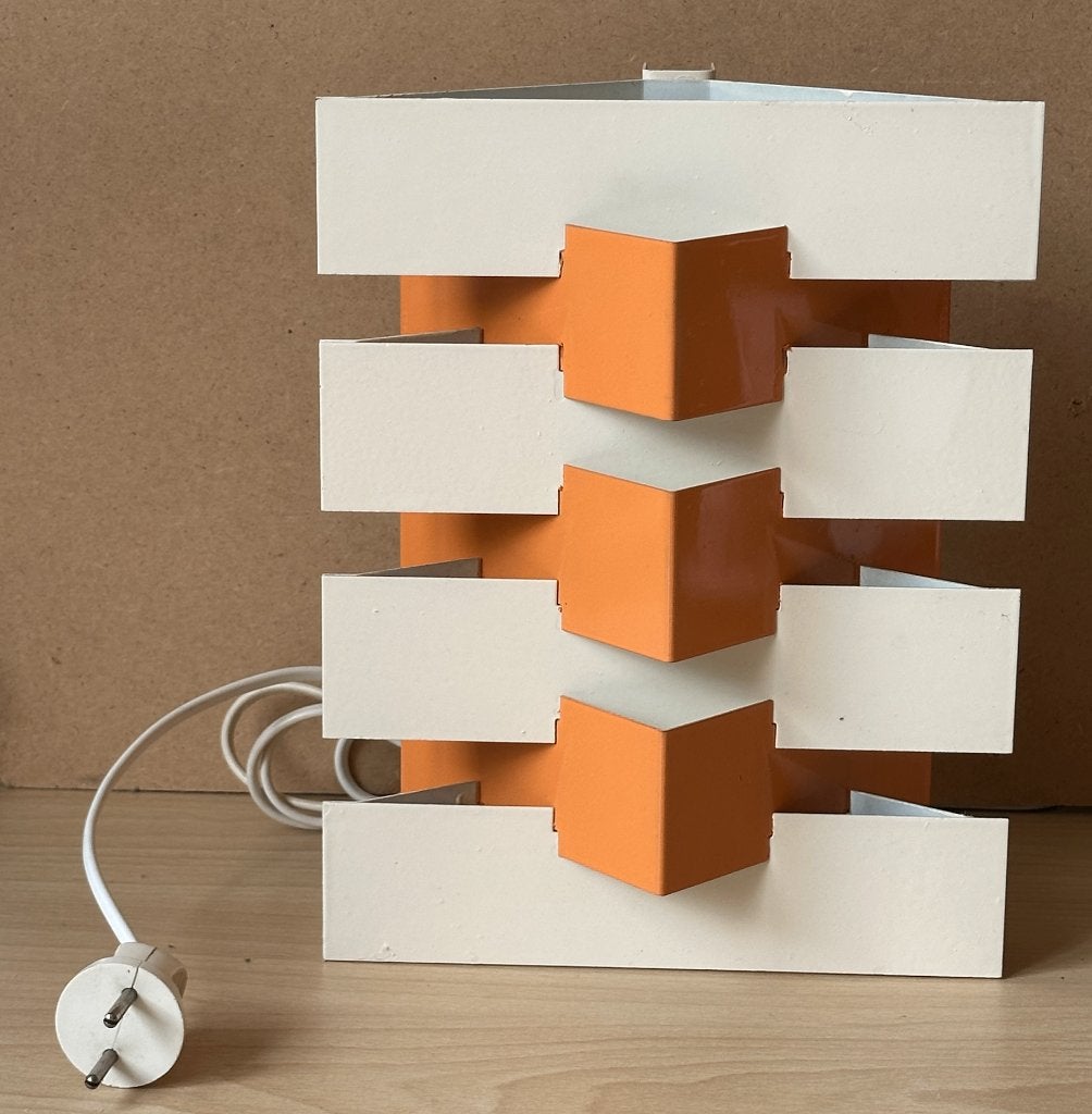 METALEN MID CENTURY WANDLAMP in ORANJE/BEIGE uitvoering, Anvia, Oranje, E14 (klein), Ophalen of Verzenden