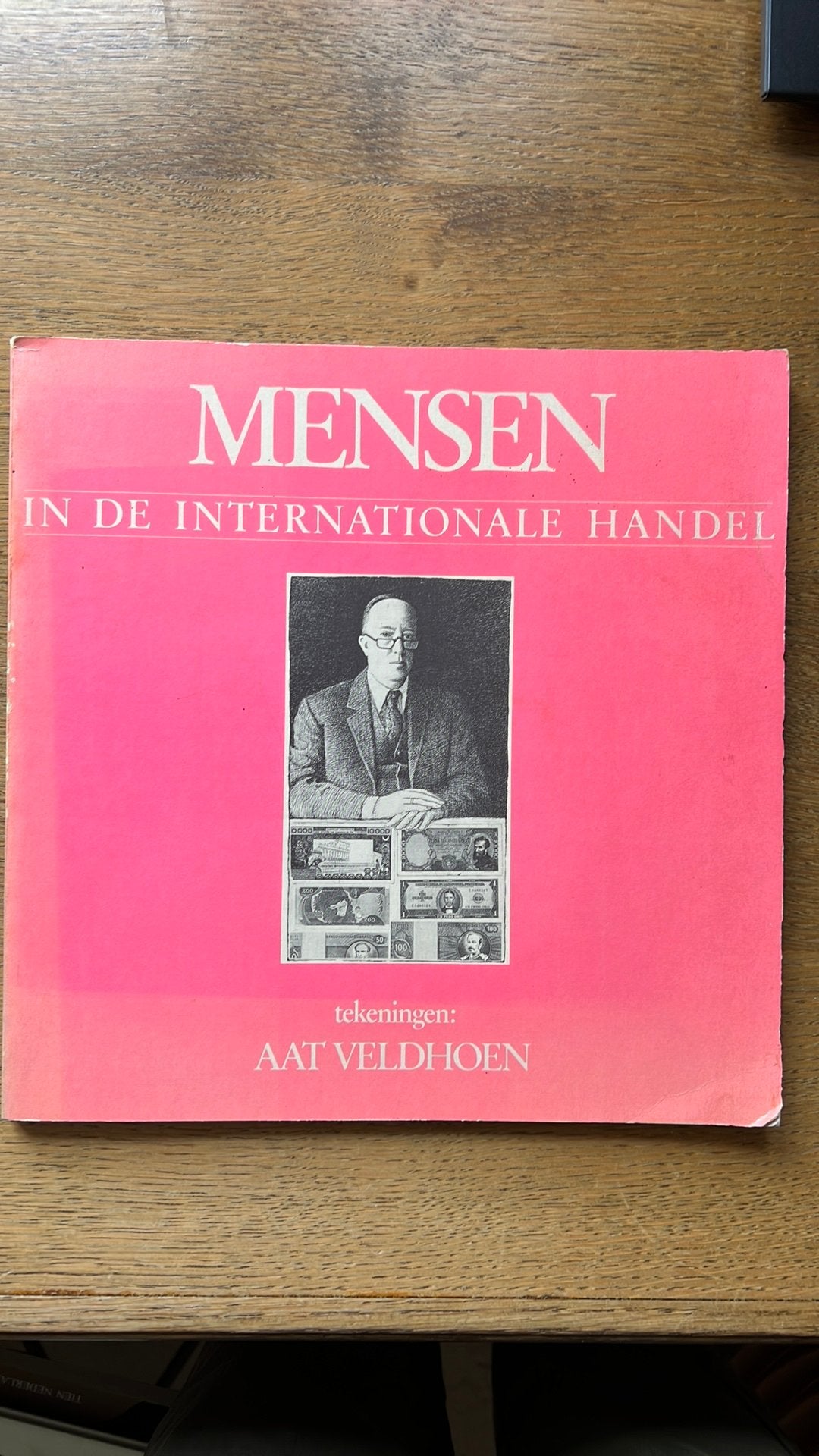 Mensen in de Internationale Handel - Aat Veldhoen, Boeken, Eén stripboek, Ophalen of Verzenden, Gelezen