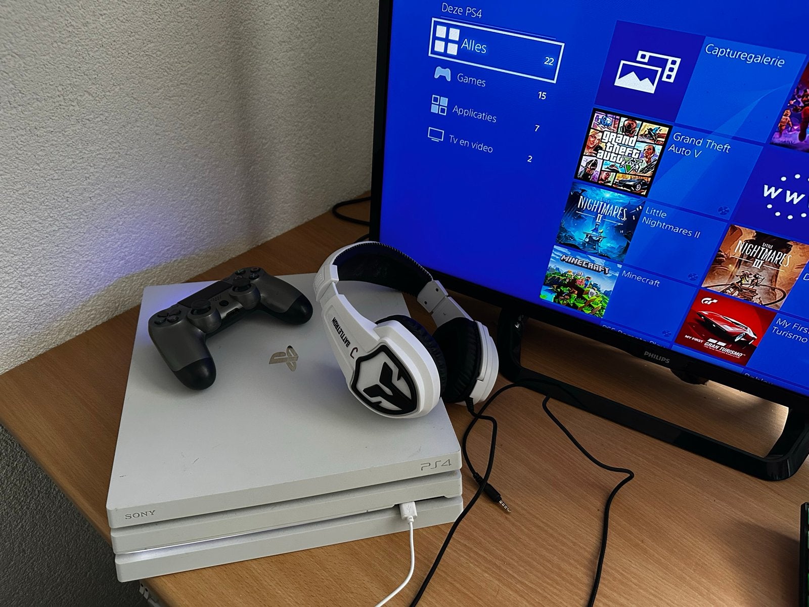 PS4 Pro evt Compleet met Console, Headset en Spellen, Gebruikt, Ophalen of Verzenden, 1 TB, Met 1 controller