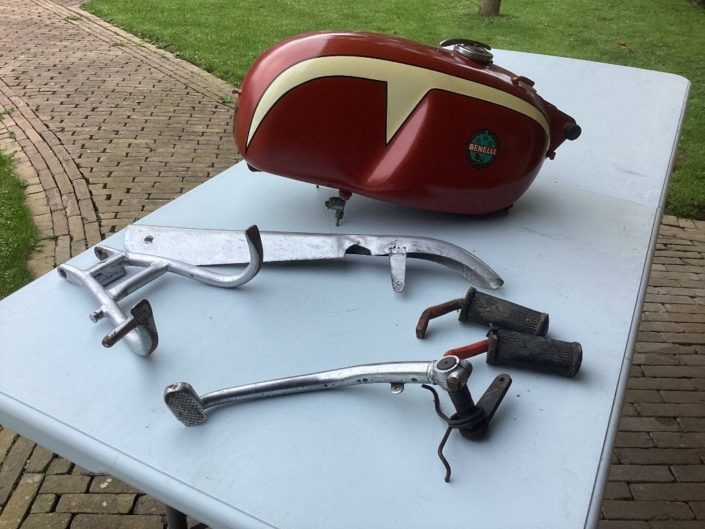 nog wat onderdelen Motobi Benelli kraftei 125 cc, Ophalen of Verzenden