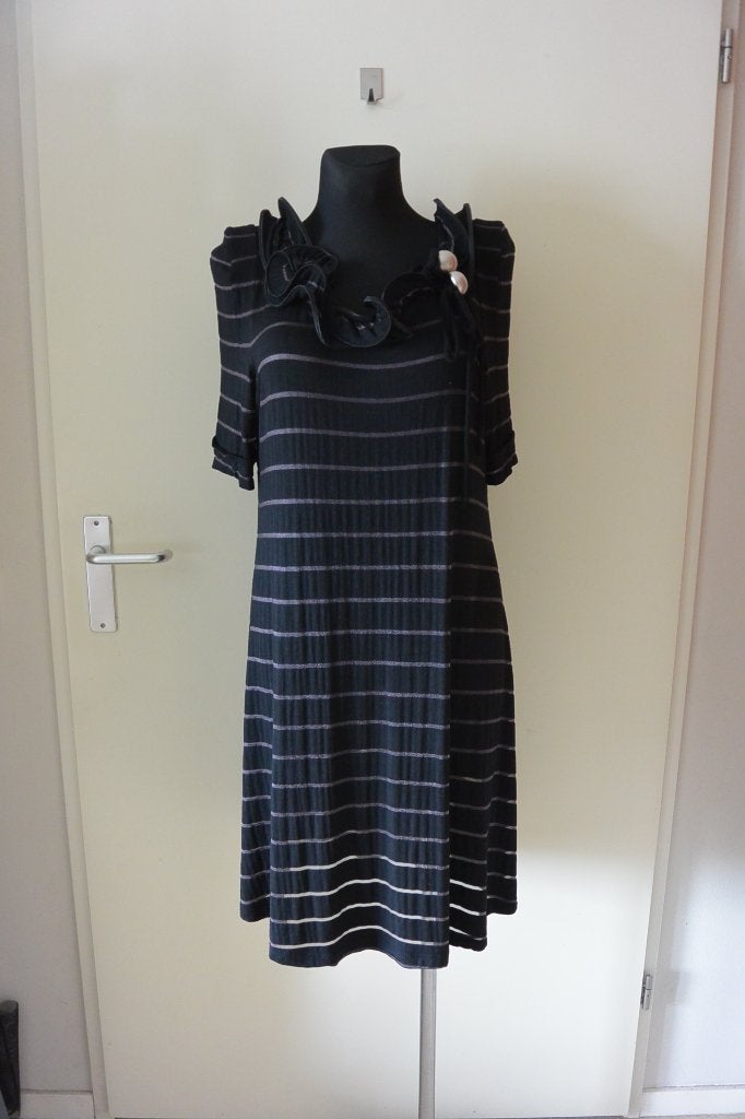 Amy Skott jurk M zwart apart, Kleding | Dames, Maat 38/40 (M), Zwart, Ophalen of Verzenden, Zo goed als nieuw