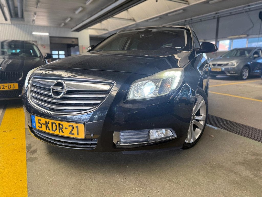 Opel Insignia Sports Tourer 2.0 CDTI Cosmo | Automaat | LMV, Auto's, Opel, Euro 5, 4 cilinders, Leder en Stof, Zwart