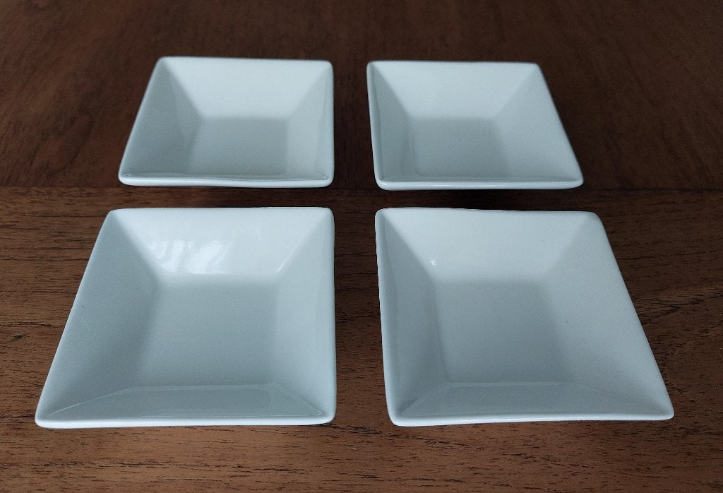 Witte Amuse/Tapas schaaltjes (4x). Vierkant Afm 8,2x8,2x2,5., Keramiek, Ophalen of Verzenden, Overige stijlen, Schaal of Schalen