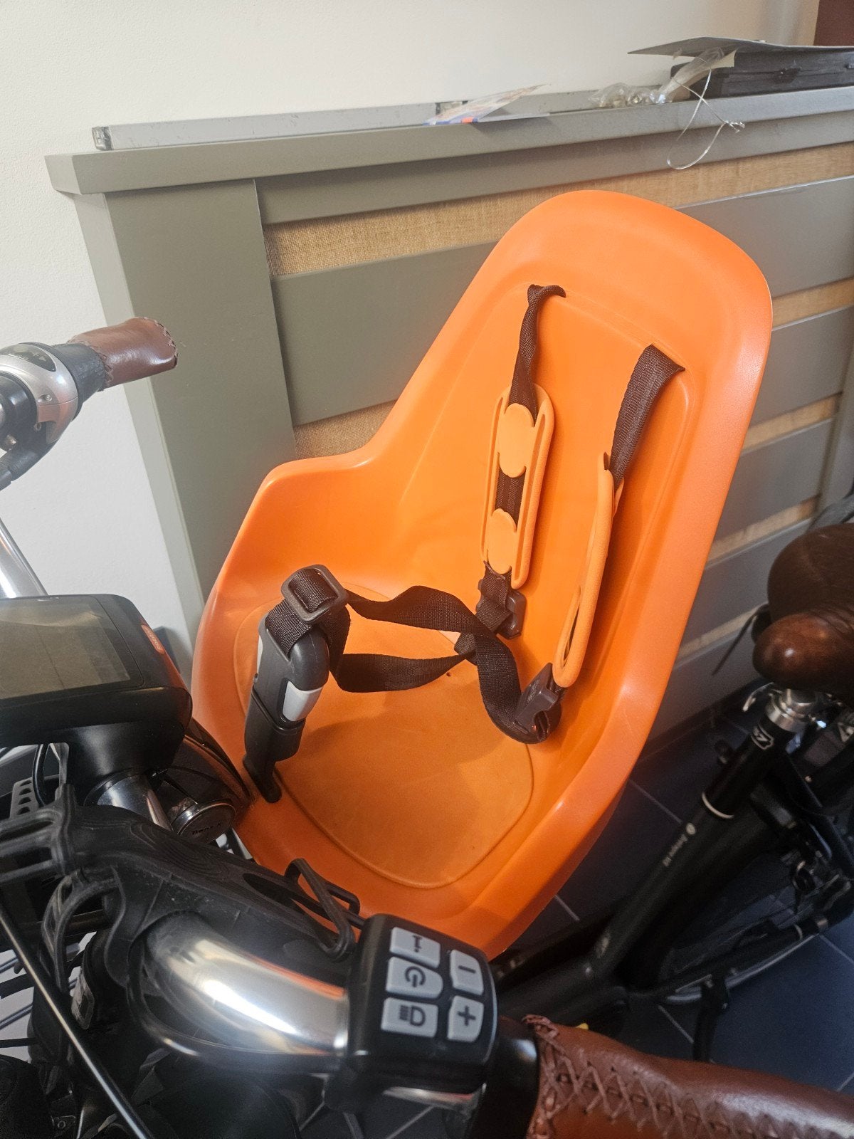 Bobike Voorzitje met Windscherm - Oranje, Ophalen, Voorzitje, Bobike, 0 t/m 13 kg