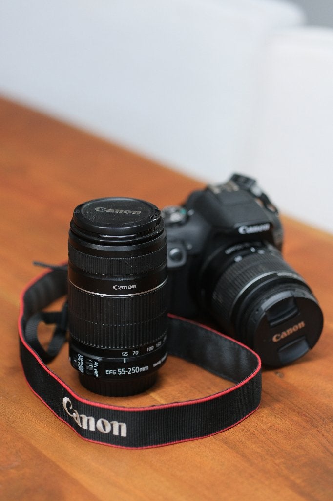 Canon EOS 2000D met EFS 55-250MM lens, Ophalen, Spiegelreflex, Accu, Canon