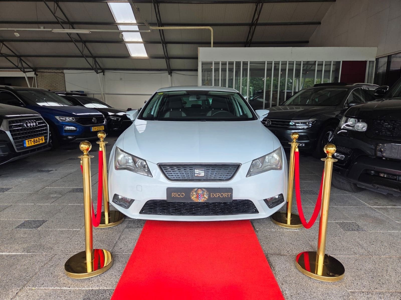 Seat Leon 1.6 TDI 110PK Limited Edition NAVI 2013!, Auto's, Voorwielaandrijving, Gebruikt, 4 cilinders, Leon