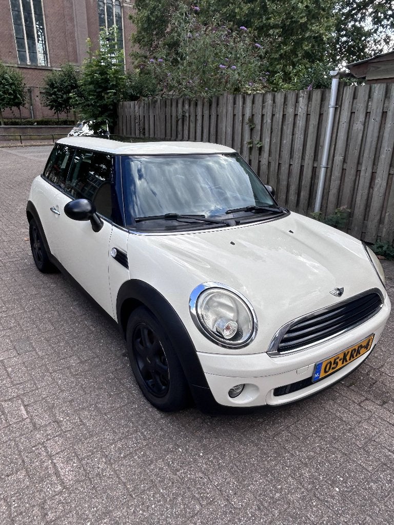 MINI One 1.4 95 pk | Panoramadak | Cruise | 8 wielen, Voorwielaandrijving, Stof, Zwart, 4 stoelen