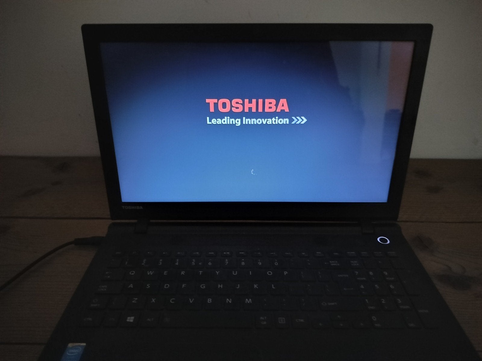 Oude laptop Toshiba Satellite C55 incl oplader, Ophalen, Gebruikt, 2 tot 3 Ghz, Toshiba satellite