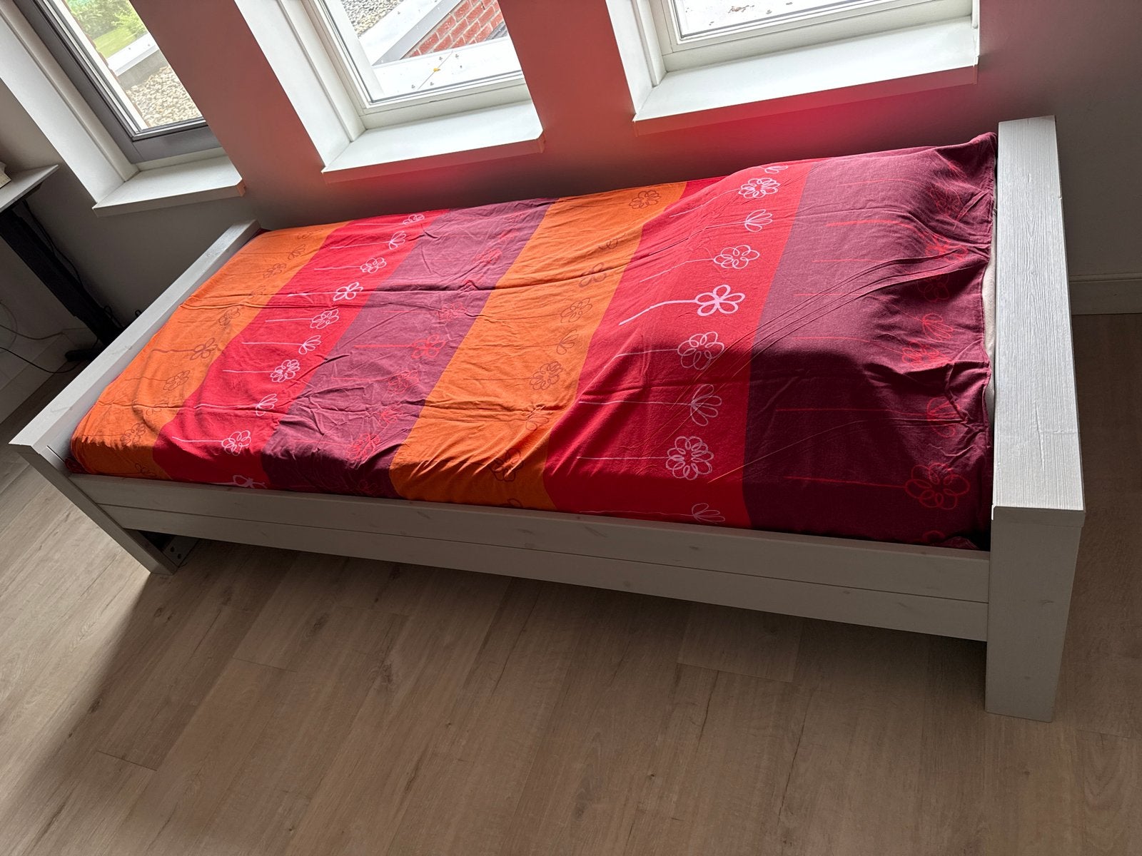 Woood bed Dennis betongrijs matrasmaat 90 x 200, Ophalen, 90 cm, Eenpersoons, Zo goed als nieuw