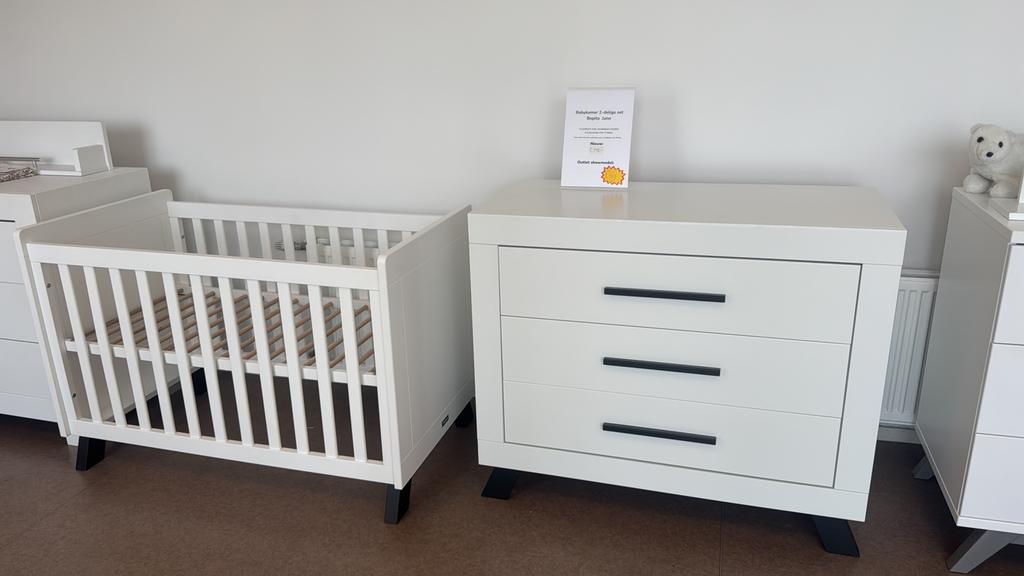 Juno Babykamer 2-delig – Ledikant + Commode Zwart/Wit OUTLET, Ophalen, Jongetje of Meisje, Nieuw, Babykamer Outlet
