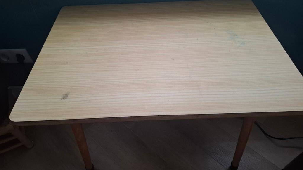 Houten oude schooltafel kind (komt uit een kleuterklas), Ophalen, Gebruikt