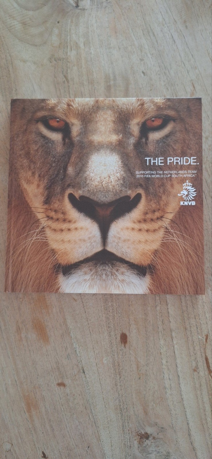 KNVB The Pride - FIFA World Cup 2010 Boek, Ophalen of Verzenden, Zo goed als nieuw, KNVB, Balsport