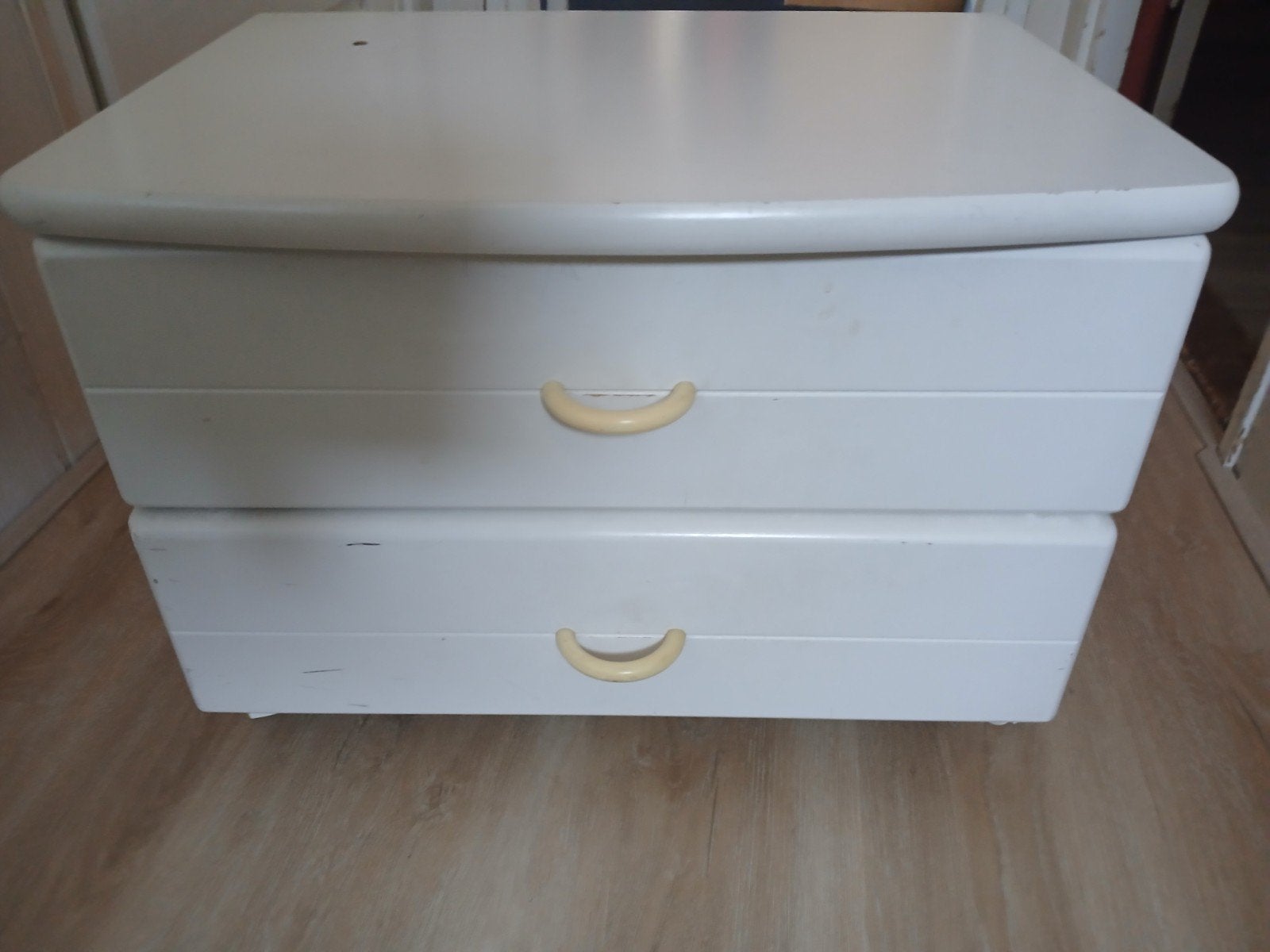 MDF nachtkastje, Ophalen, Gebruikt, Minder dan 45 cm