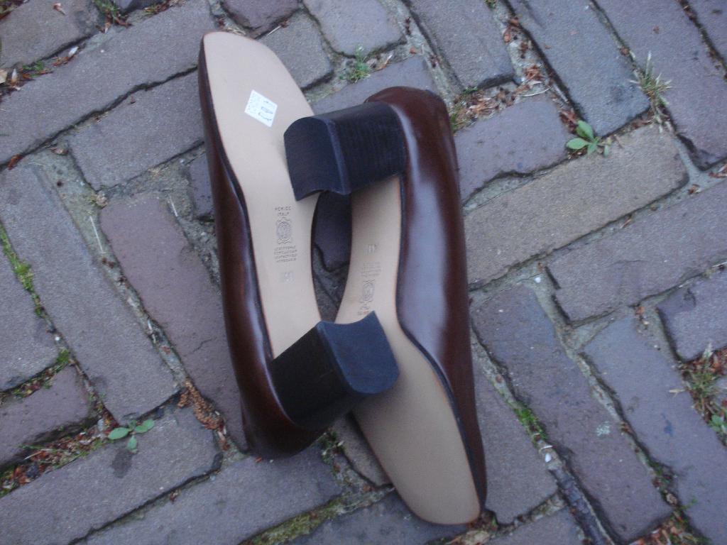 GRATIS VERZENDEN NIEUWE BRUINE LEREN PUMPS MT 41, Pumps, Bruin, Verzenden, Nieuw