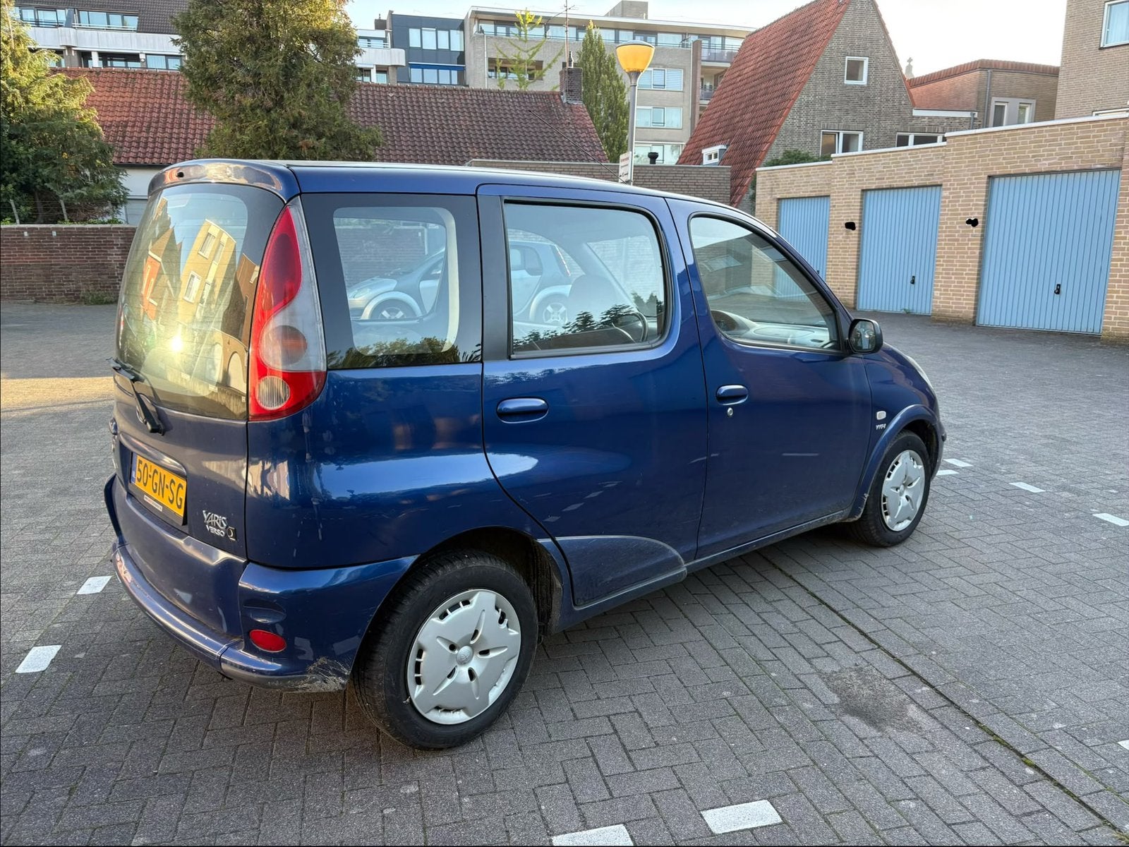 Foto 8 van Toyota Yaris Verso 1.3 16V Vvti 2001 Blauw, 98500km