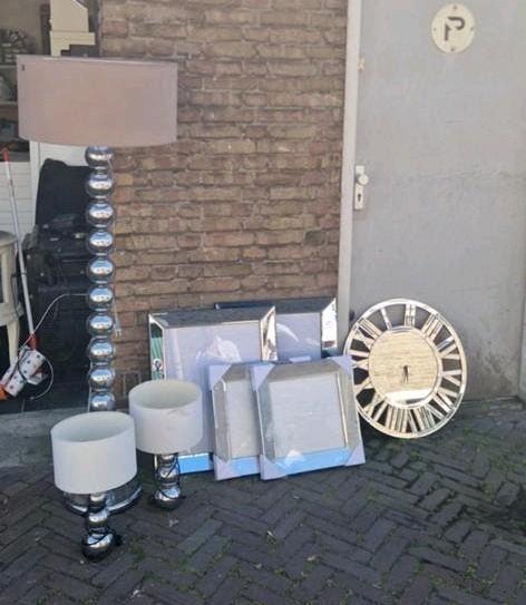 Klok, 4 fotolijsten, 1 stalamp, 2 kleine lampjes, Huis en Inrichting, Overige Huis en Inrichting, Ophalen, Zo goed als nieuw