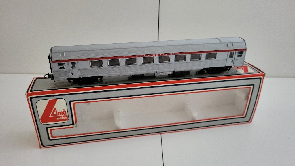 Lima 301023 - Mistral 69 TEE "le Mistral" A8tuj, Hobby en Vrije tijd, Modeltreinen | H0, Gelijkstroom, Wagon, Ophalen of Verzenden